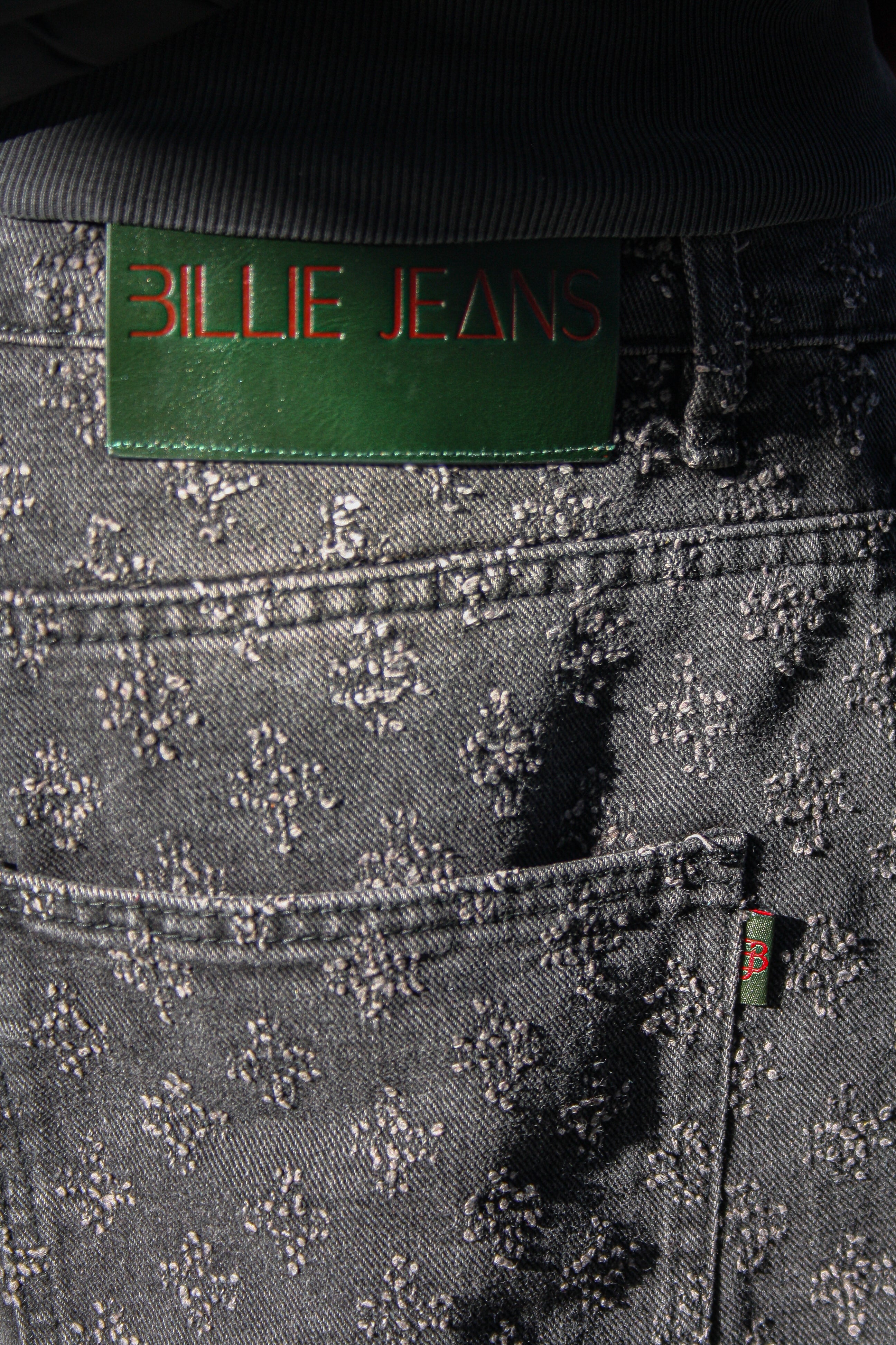 Billie Jeans tags op streetwear shorts 